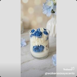 Elegant Blue and White Rose Candle